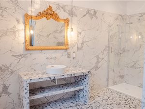 Salle de bain de luxe à Pézenas dans l'Hérault 