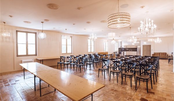 Salle de réunion avec cuisine équipée à Pézenas 