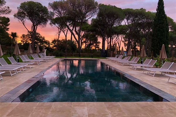 Escapade Méditerranéenne au Château du Parc : Luxe et Sérénité à Pézenas