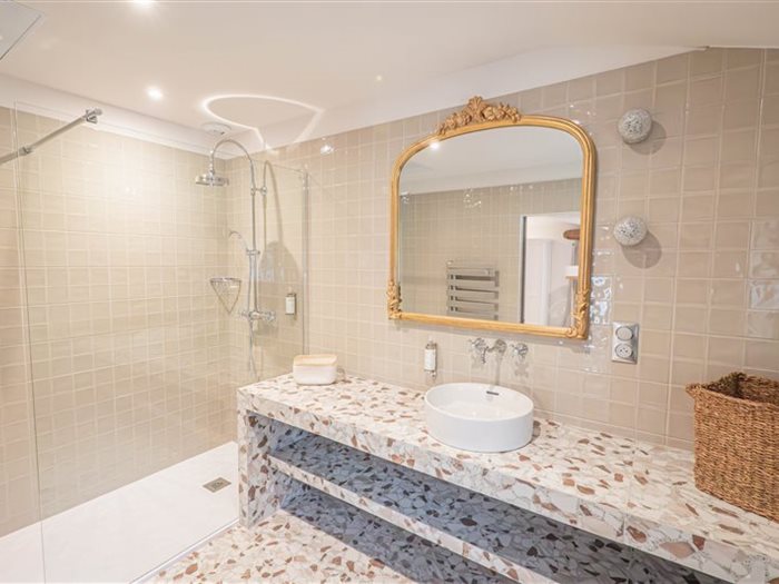 Salle de bain grand luxe à Pézenas dans l'Hérault 